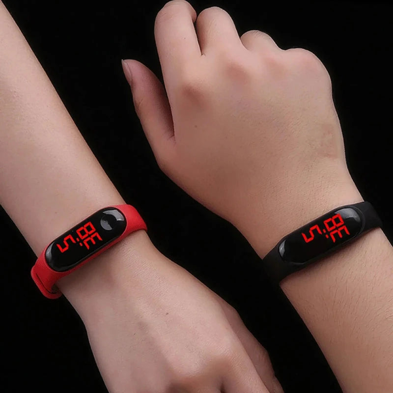 Orologio fitness con display LED ad alta visibilità, cinturino silicone traspirante, per uomo e donna | Vilemo