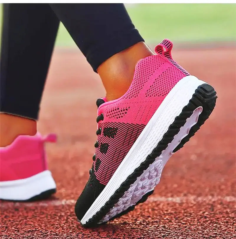 Scarpe da ginnastica da donna in tessuto a rete, stringate e traspiranti.