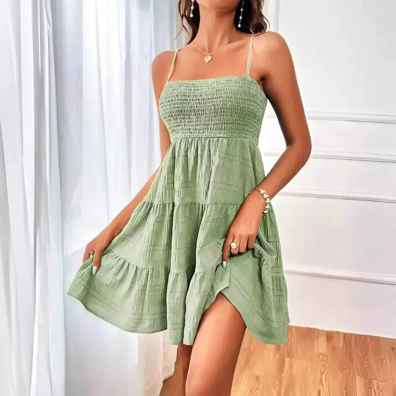 Sommerkleid für Damen mit dünnen Trägern und Volants