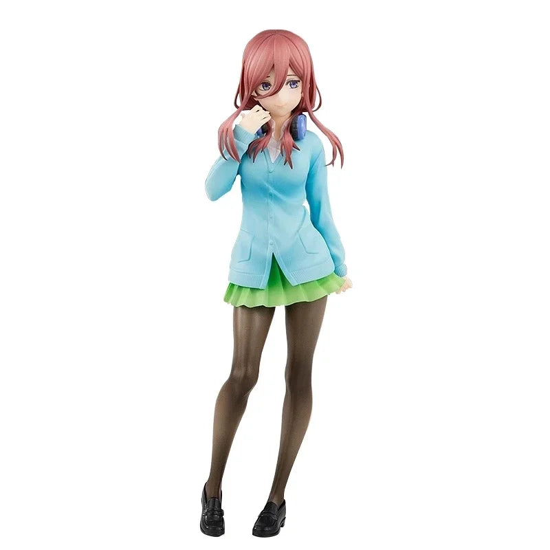 Anime figures of Nakano Ichika, Nino, Itsuki from The Quintessential Quintuplets, 18cm school uniform