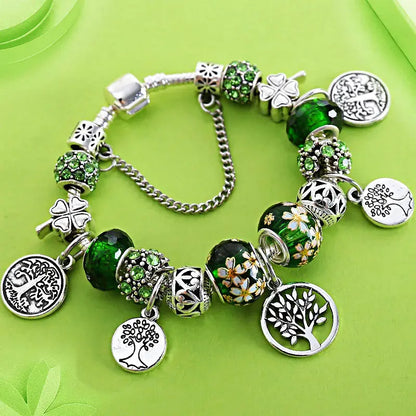 Braccialetto con albero della vita e perline di cristallo verde, elegante accessorio in argento tibetano.