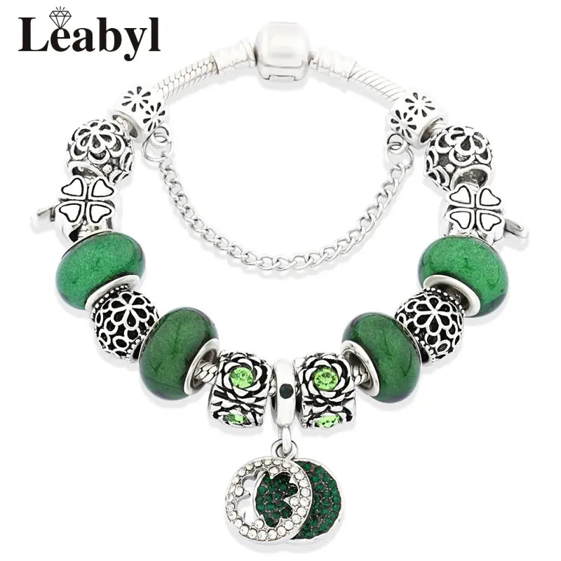 Braccialetto con albero della vita e perline di cristallo verde, elegante accessorio in argento tibetano.