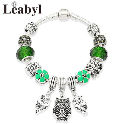 Braccialetto con albero della vita e perline di cristallo verde, elegante accessorio in argento tibetano.