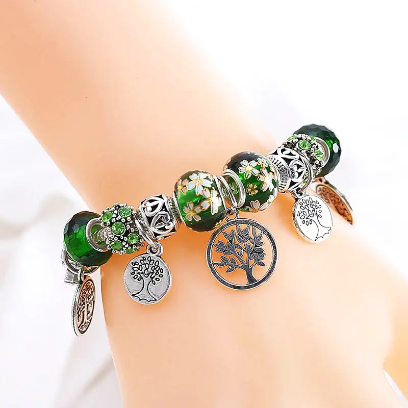 Braccialetto con albero della vita e perline di cristallo verde, elegante accessorio in argento tibetano.