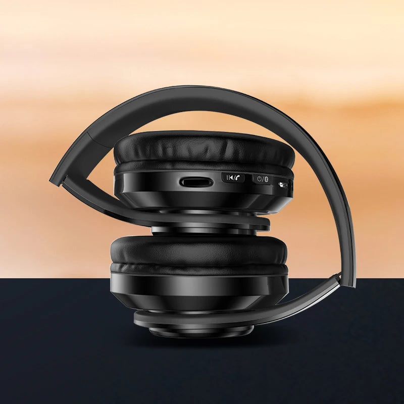 Cuffie Bluetooth 5.0 perfette per sport e musica, con padiglioni in silicone confortevoli.